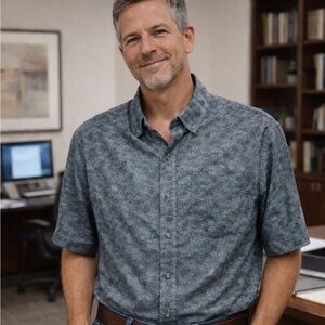 Eddie Bauer Men's Gray Patterned Shirt XL 31” in Lenght